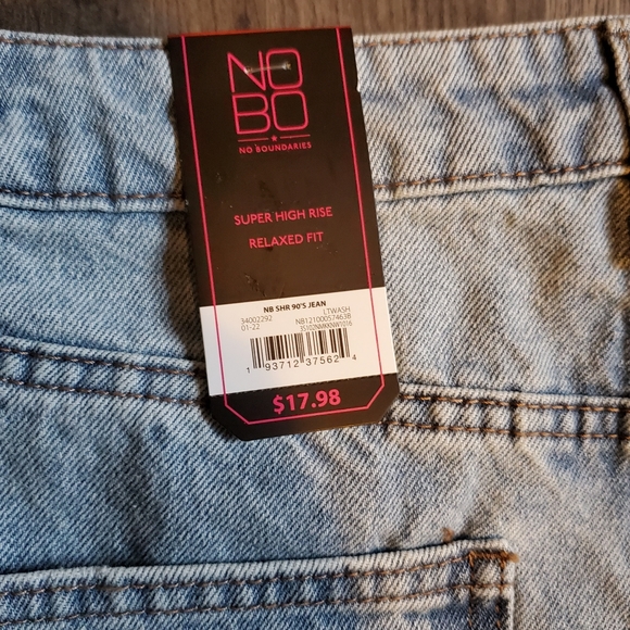 NWT Size 9 Relaxed fit - Picture 3 of 4